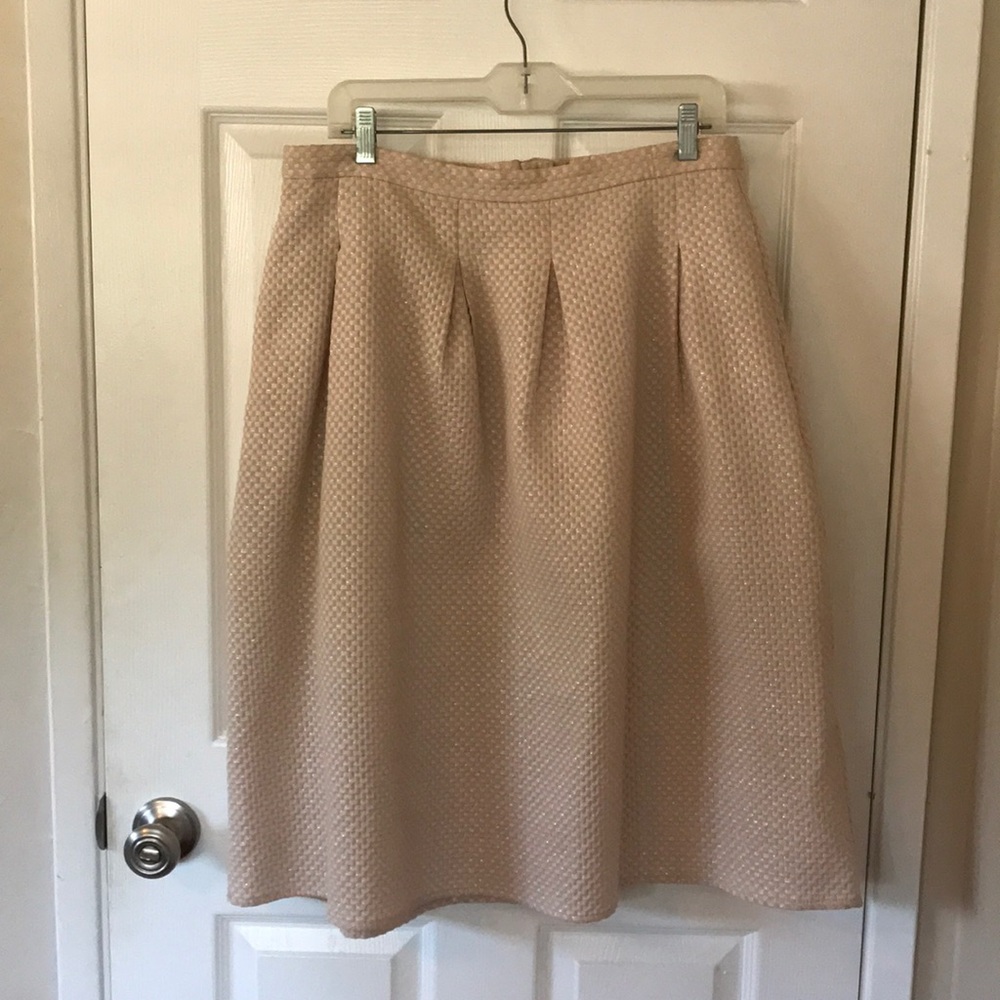 Light pink/Gold Accent Midi skirt with pockets.